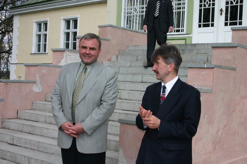 [180_8070.JPG]