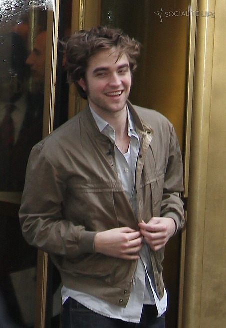 [gallery_main-robert-pattinson-today-show-photos-03012010-02.jpg]