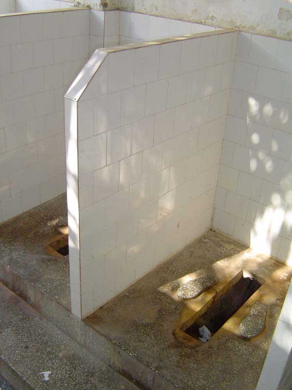 [Jinghong%20public%20toilet%201630.jpg]