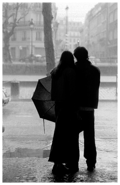 [lovers+in+the+rain.jpg]