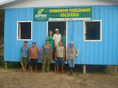 VEREADOR COM A VICE-PREFEITA INAUGURANDO O COMERCIO RIBEIRINHO SOLIDARIO NAS COMUNIDADES.