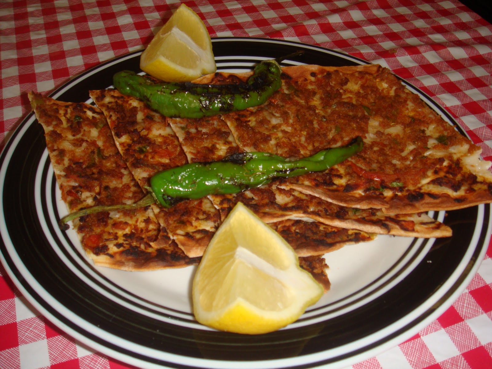 Ben ve Mutfagim Etli Ekmek