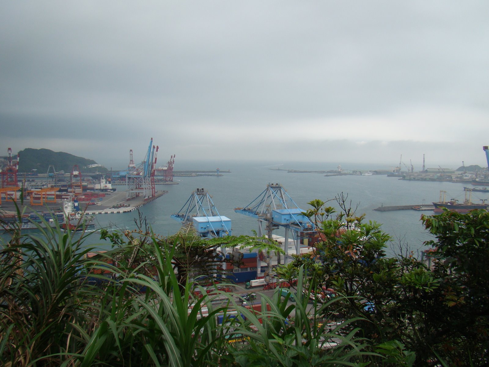 [entry+to+Keelung+Harbour+1.JPG]