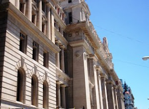 30  PALACIO TRIBUNALES REPARADO Y RENOVADO SU FRENTE - AHORA NECESARIO DESALMIDONAR DESBUROCRATIZAR