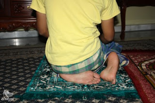 Dari Pena & Lensa Anak Tani: Cara duduk dalam tahiyat (tasyahud) akhir