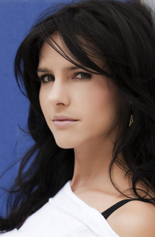 DerinKırmızı Paola Turbay, True Blood kadrosuna katıldı!