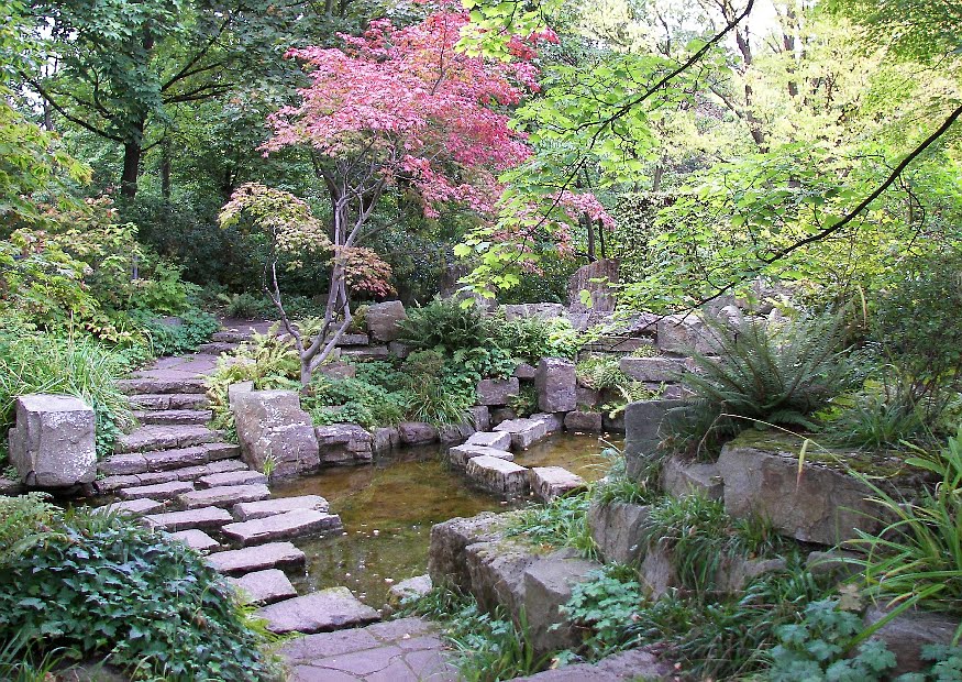 [berlin-park-in-britz-britzer-garten-23-japanischer-garten-sunken-garden.jpg]