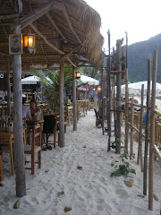 Little restaurants near the shore