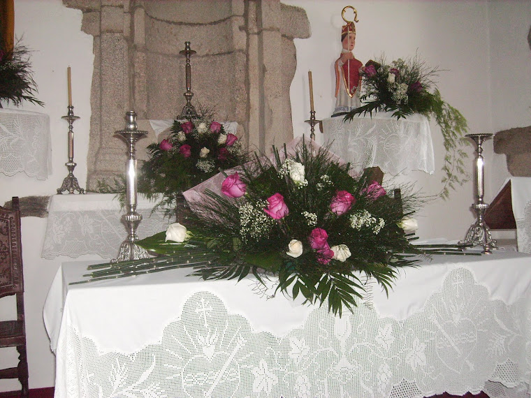 arranjo da mesa do altar