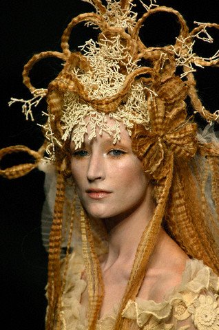 [Fashion_Hairstyles.jpg]