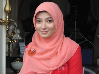 blog bikin ndowe: Cewek Jilbab Ngocokin Kontol di Mobil