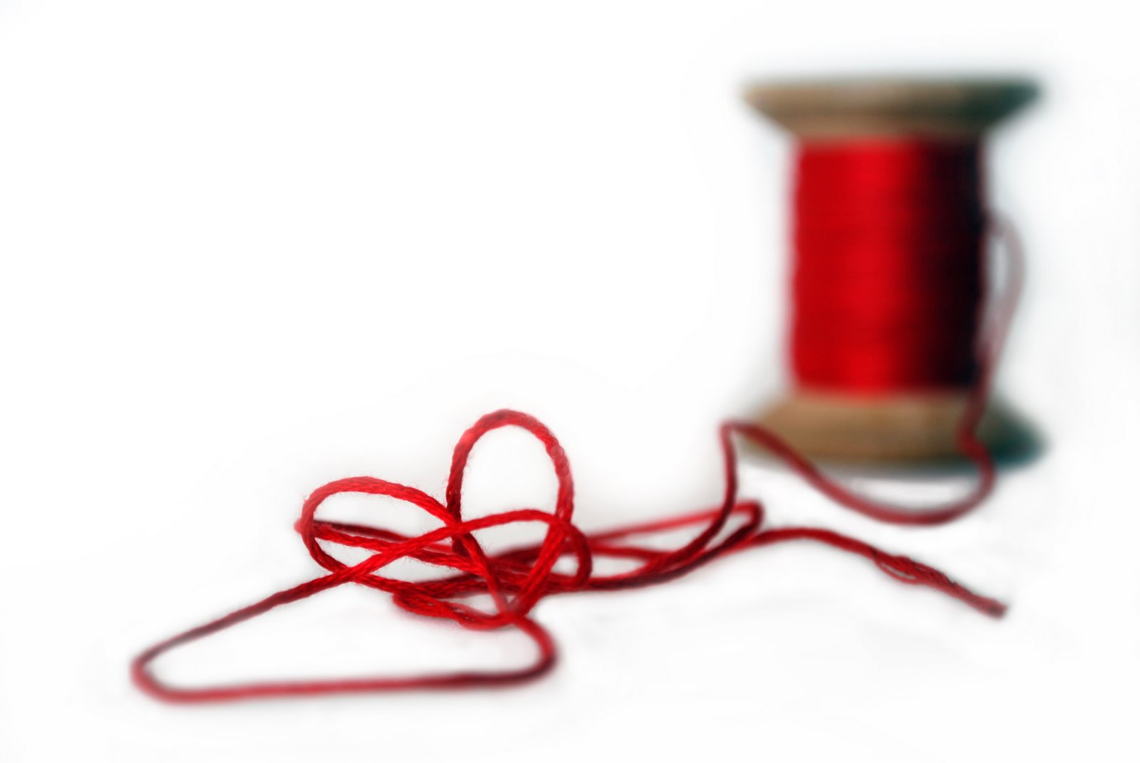 [RedThreadImage2_de.jpg]