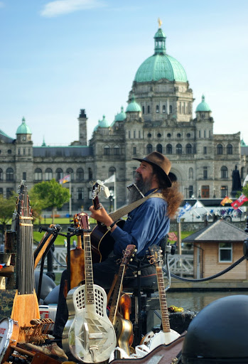 Dave Harris, one man band, Victoria, BC, Canada