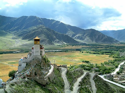 Coolest Monasteries around the world Yumbulagang+Monastery,+Tibet