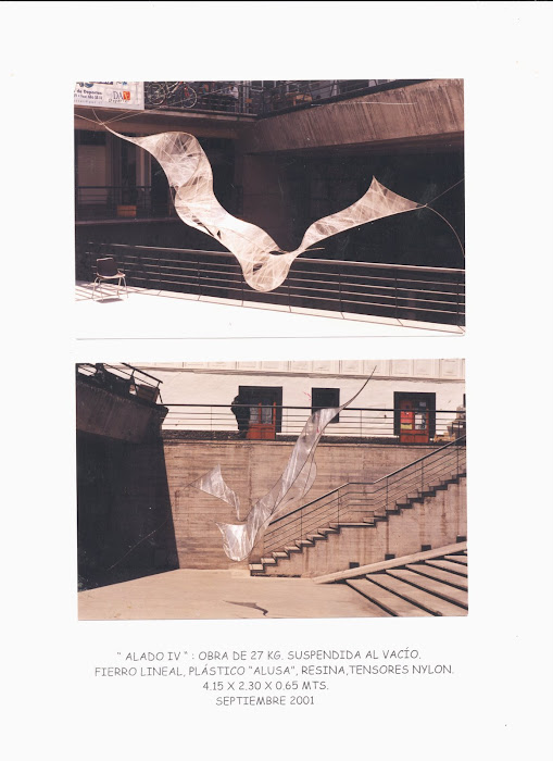 Escultura aérea, Fac Arquitectura PUC, aluminio y resina