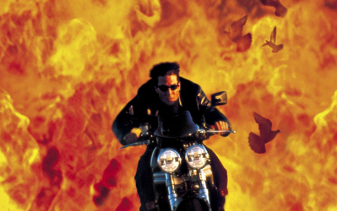 http://1.bp.blogspot.com/_gfXupHOEhH0/TUbWa3s12iI/AAAAAAAATj0/xElMvgu1YQ0/s1600/tom_cruise_motorbike.jpg