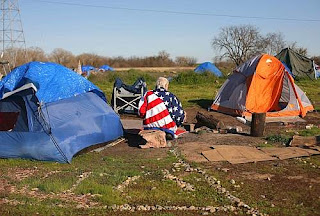 americani in tendopoli a sacramento per la crisi 1