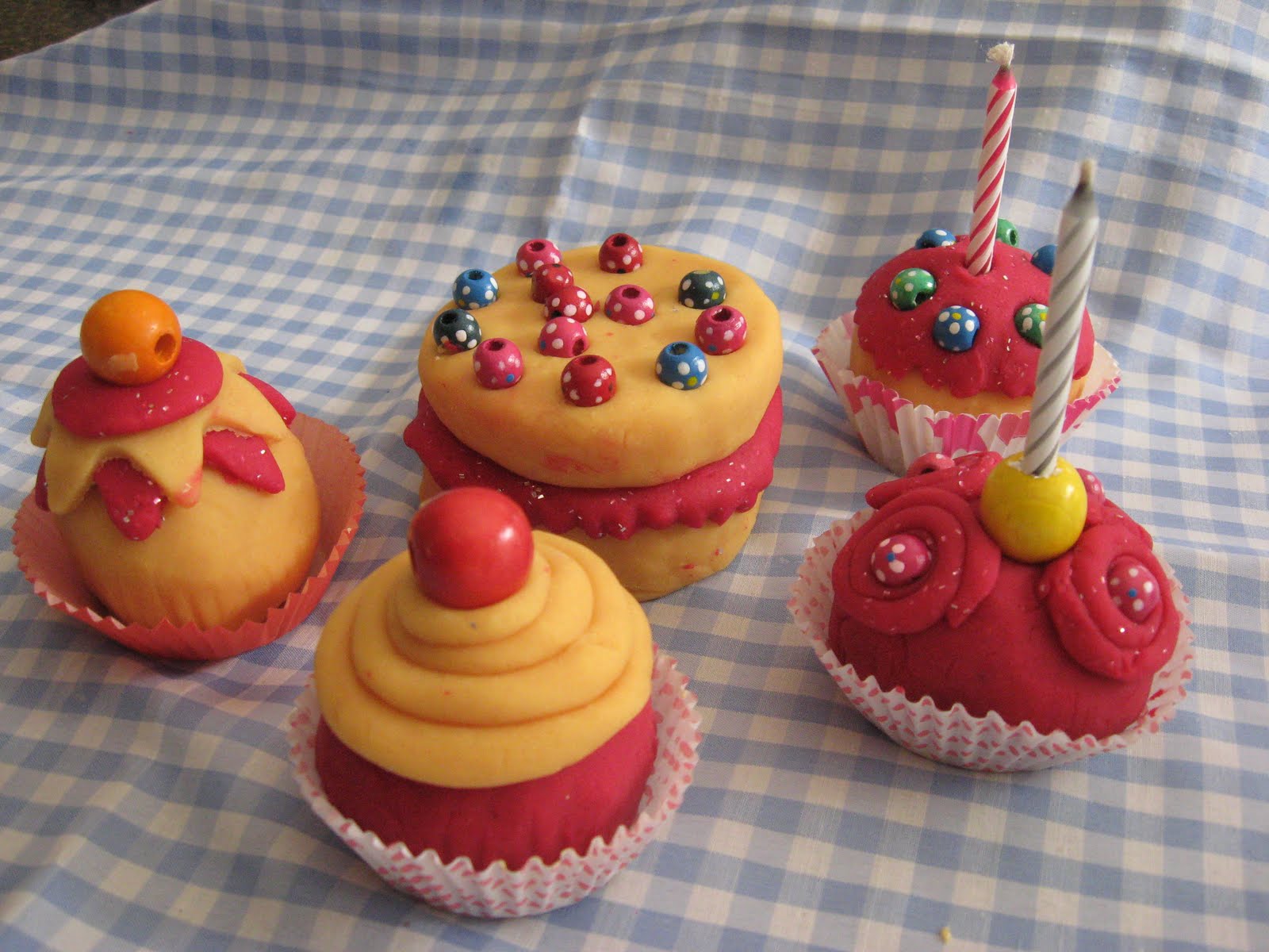 ...Joyful Mama's Place... Playdough cupcakes