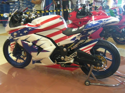 kawasaki-ninja-250r-modification-usa-flag.jpg