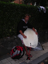 Cuidando mi tablita en Zarautz