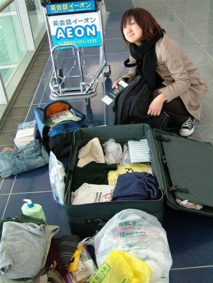 [luggage+limits+20+kilos+over+the+baggage+limit+US$350+down+to+$140++by+wulong,+flickr.jpg]