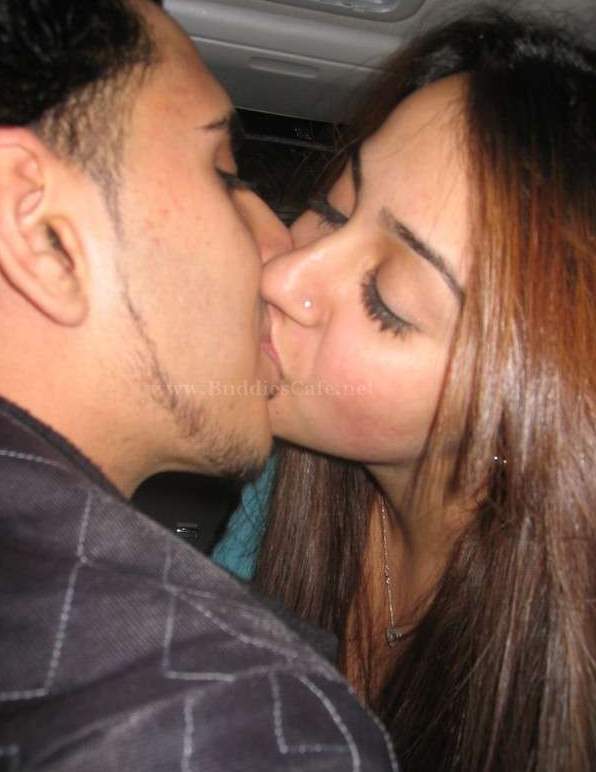 Indian lover cafe kissing girls free porn pic