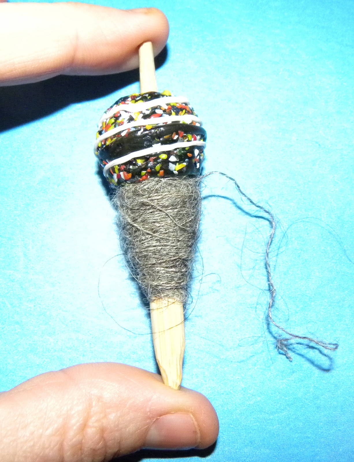 Strawberry's Blog spot Spinning thread on home made drop spindles