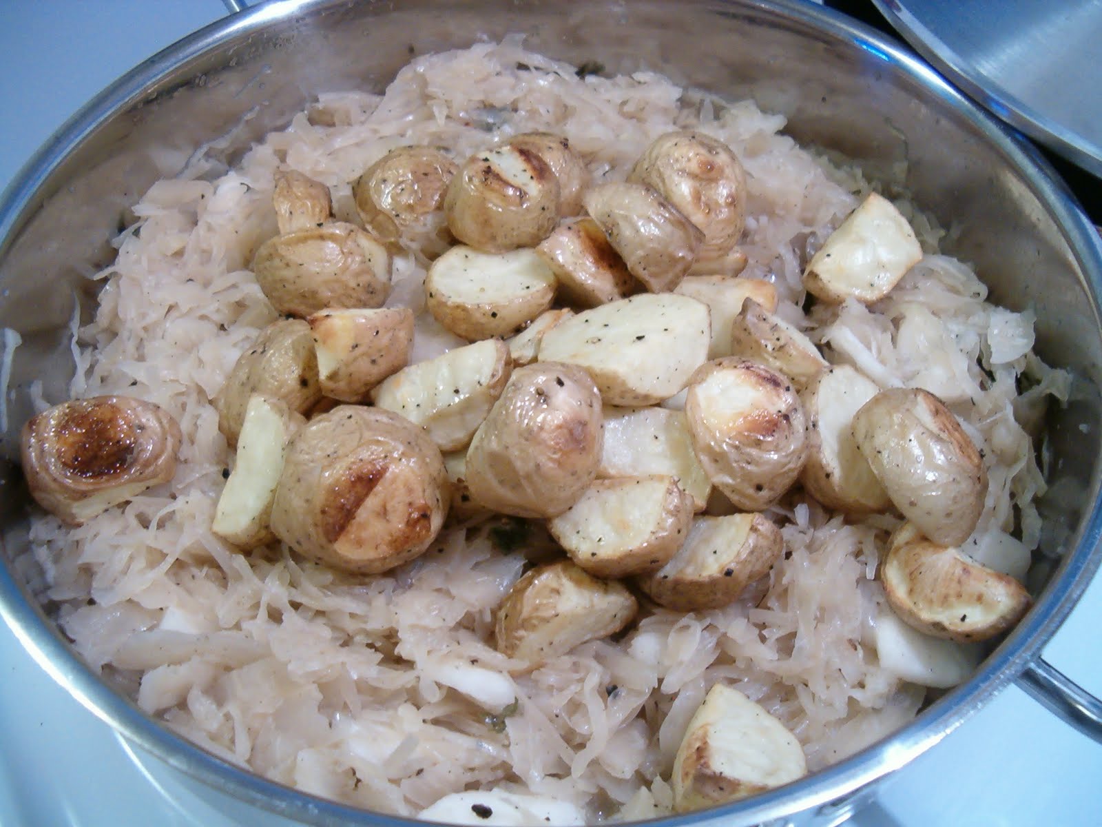 of the Crepes Apple, sauerkraut and potatoes side dish