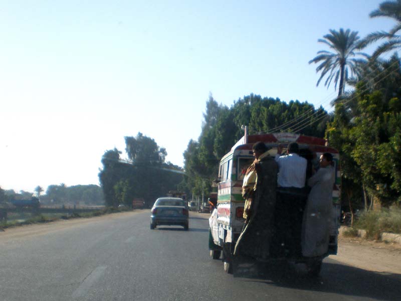 [angkot-luxor-2.jpg]