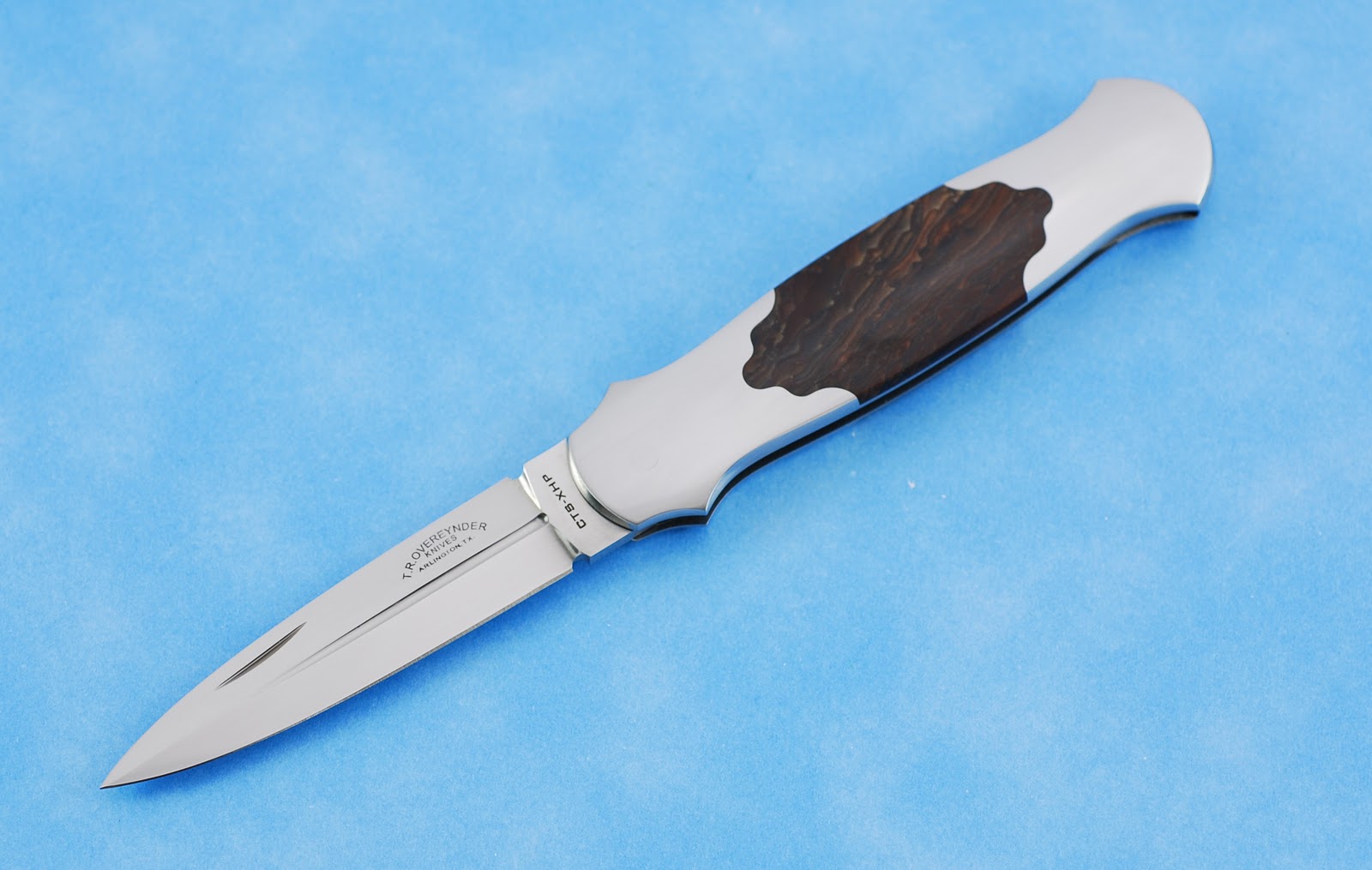 Knifeology Custom Knives Engraving