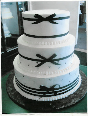 wedding cakes design with ribbon