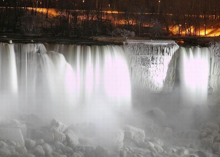 As Cataratas do Niágara no inverno