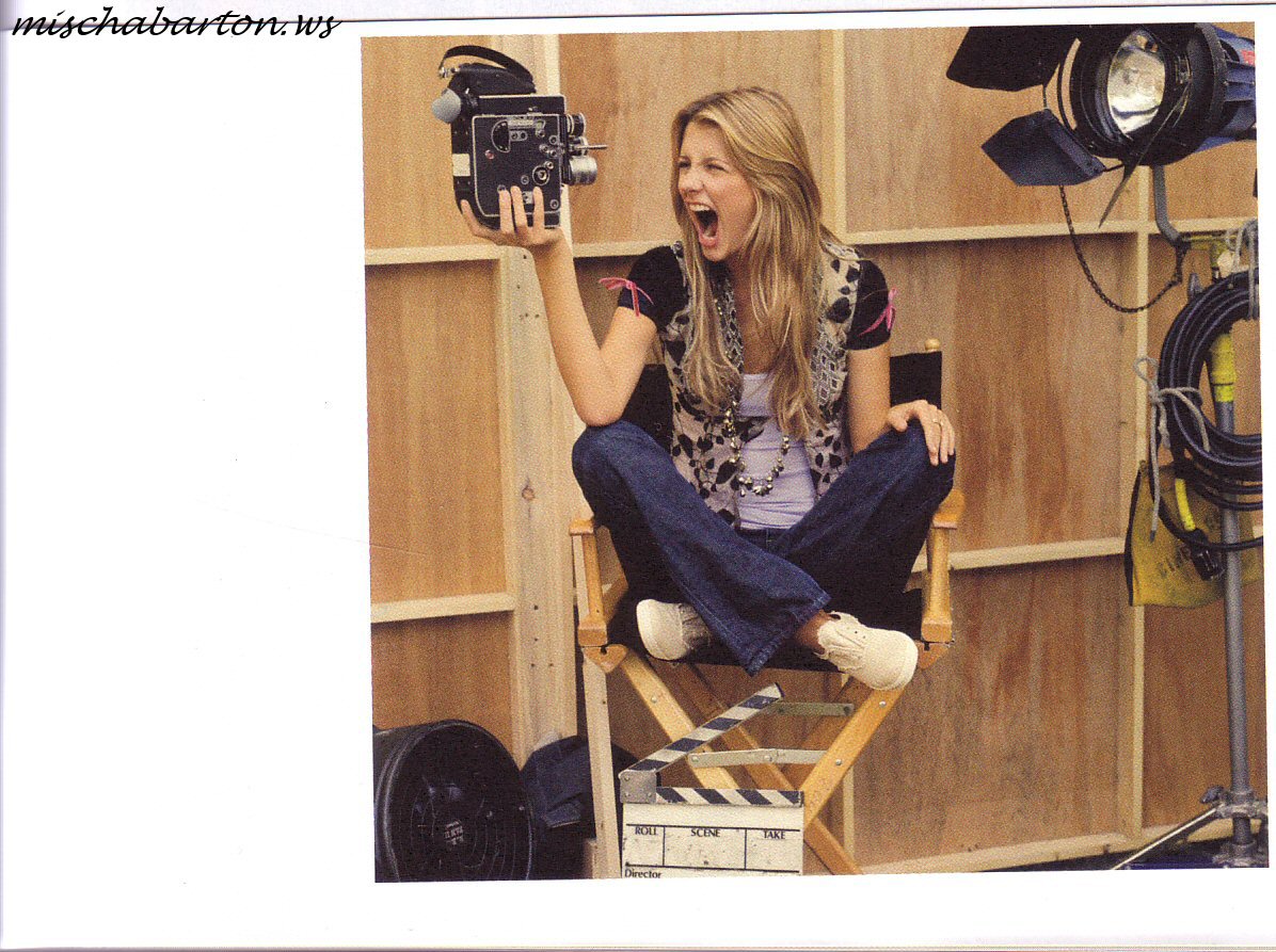 http://1.bp.blogspot.com/_h9vkxo4Taw8/TC7IDFmQScI/AAAAAAAAAIs/z5tdyPPeP0Q/s1600/mischabarton-dot-ws-advertisements-keds-0008.jpg