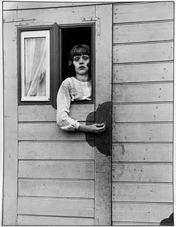 AUGUST SANDER: "The Mask Behind the Face" (2004)