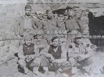 foto de 1951 mi padre junto a su equipo cuando colocaron el busto del Libertador en la cima