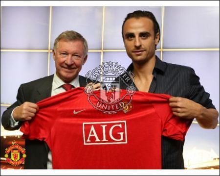 [Dimitar-Berbatov-signs-for-Manchester-United_1217077.jpg]