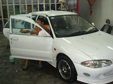 pasang tinted dalam bilik aircond...