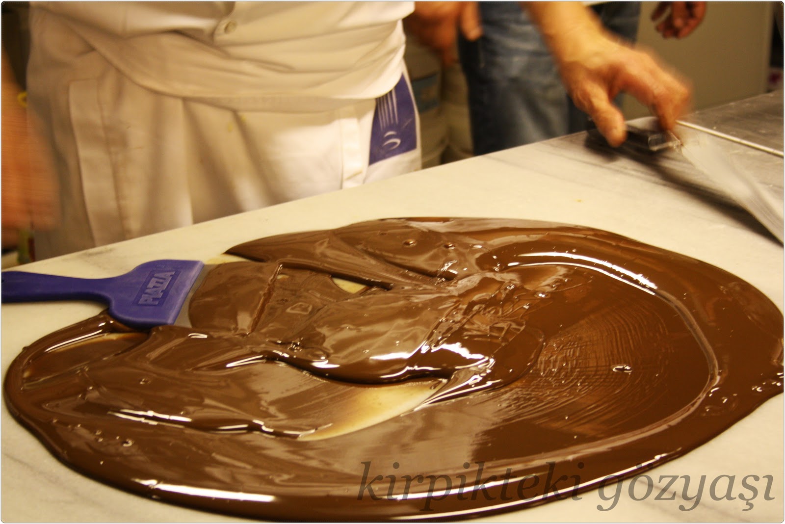 Kirpikteki Gözyaşı Çikolata Aşkınaaa)