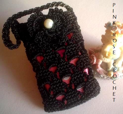 محافظ الموبايلات أو الهواتف النقال Bolsinha+Black+-+Porta+Celular+de+Croche++-+PRose+Crochet