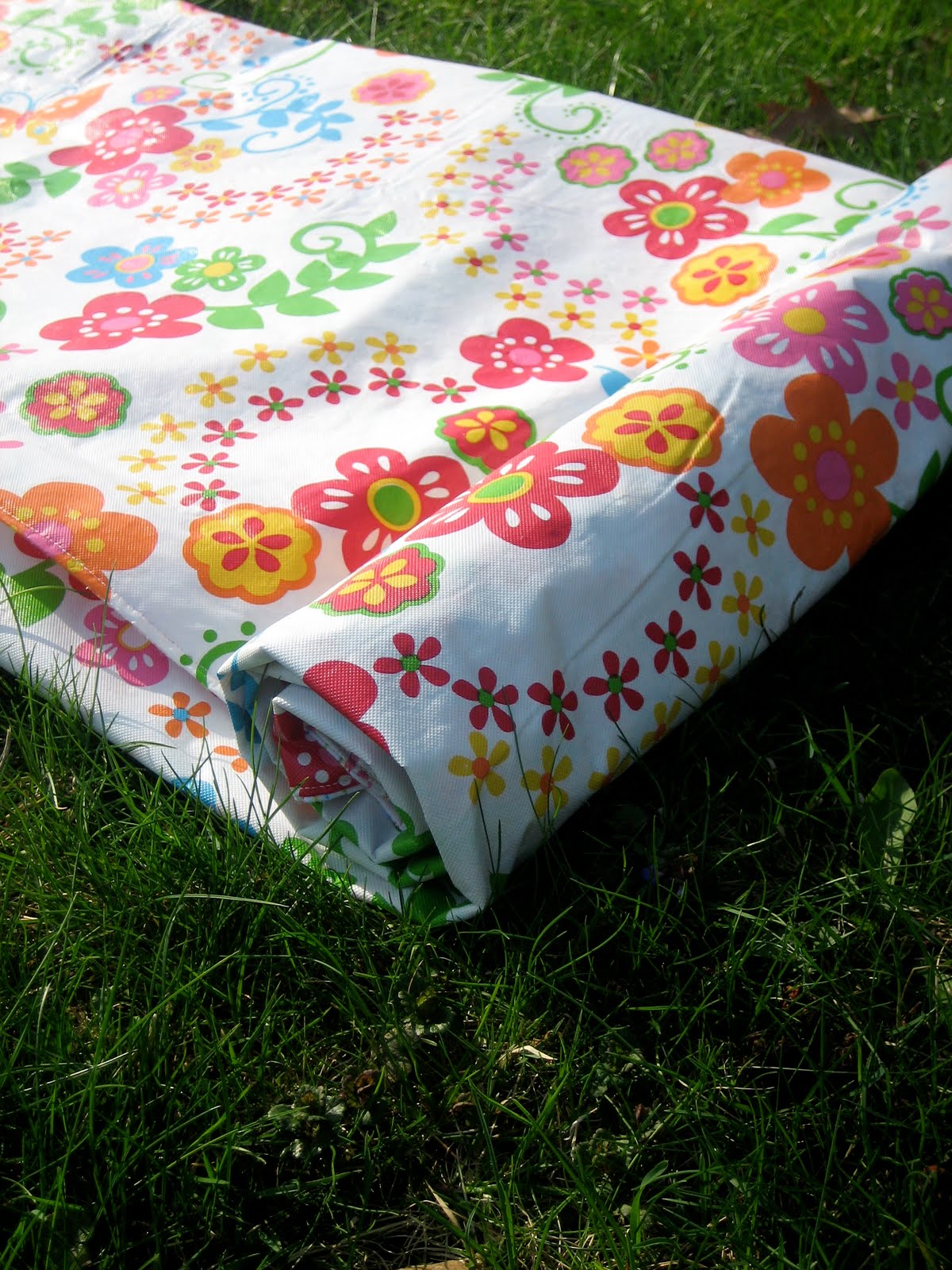 Waterproof Picnic Blanket Tutorial The Cottage Mama
