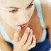 Tips Mencegah Bibir Kering Saat Puasa Tips Mencegah Bibir Kering Saat Puasa
