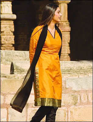 actress salwar kameez