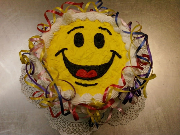 Smiley_Birthday_Cake286