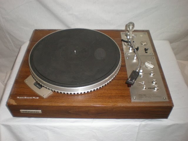 Sally's Audio: Pioneer PL-570 direct drive turntable