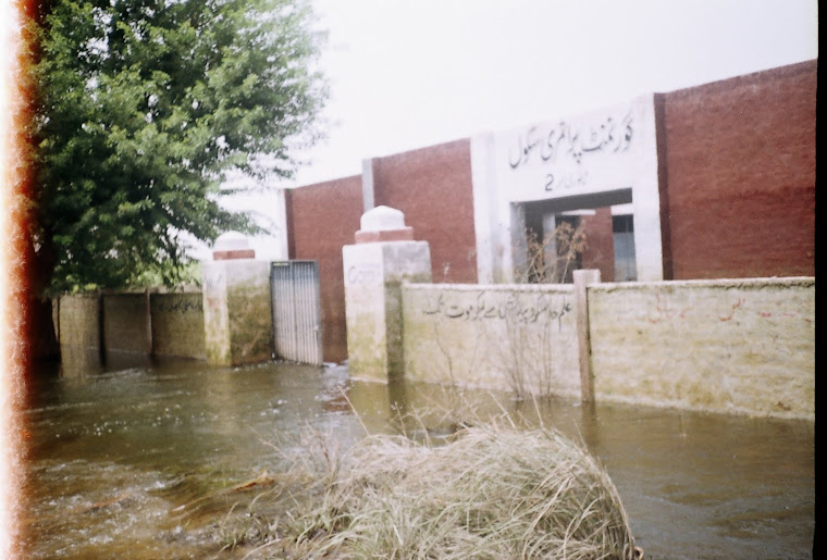 School in Flood Water Basti Tanwari Kot Mithan