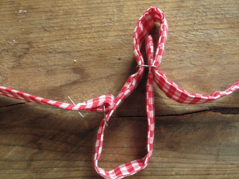 adjustable bow tie strap