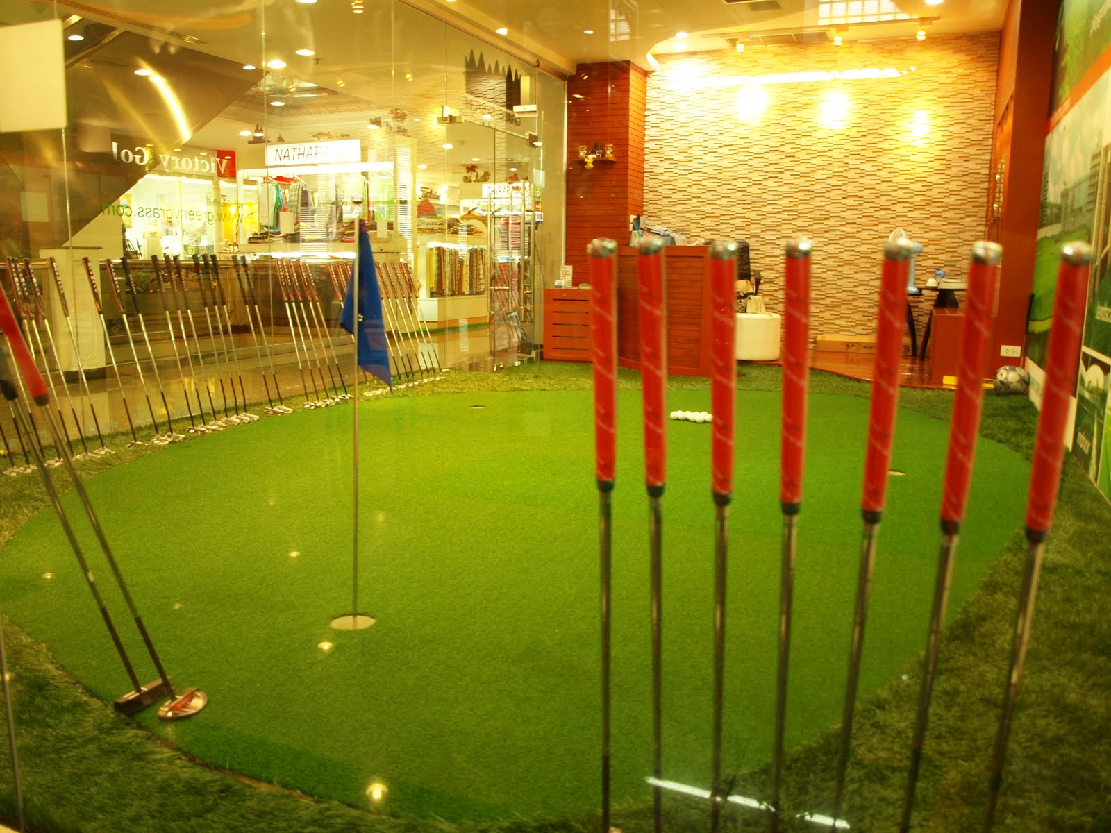 Golf in Love Thaniya Plaza (Bangkok)