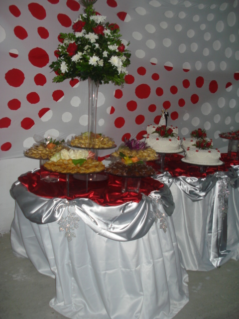 Lírios Eventos Ornamentação para Casamento Branco e Vermelho Lírios Eventos Ornamentação para Casamento Branco e Vermelho