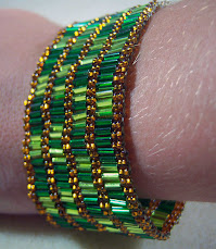 http://1.bp.blogspot.com/_hubnzH49rJw/TC5NpndicbI/AAAAAAAADFQ/fEtrjROqN50/S229/green+bracelet+1.jpg