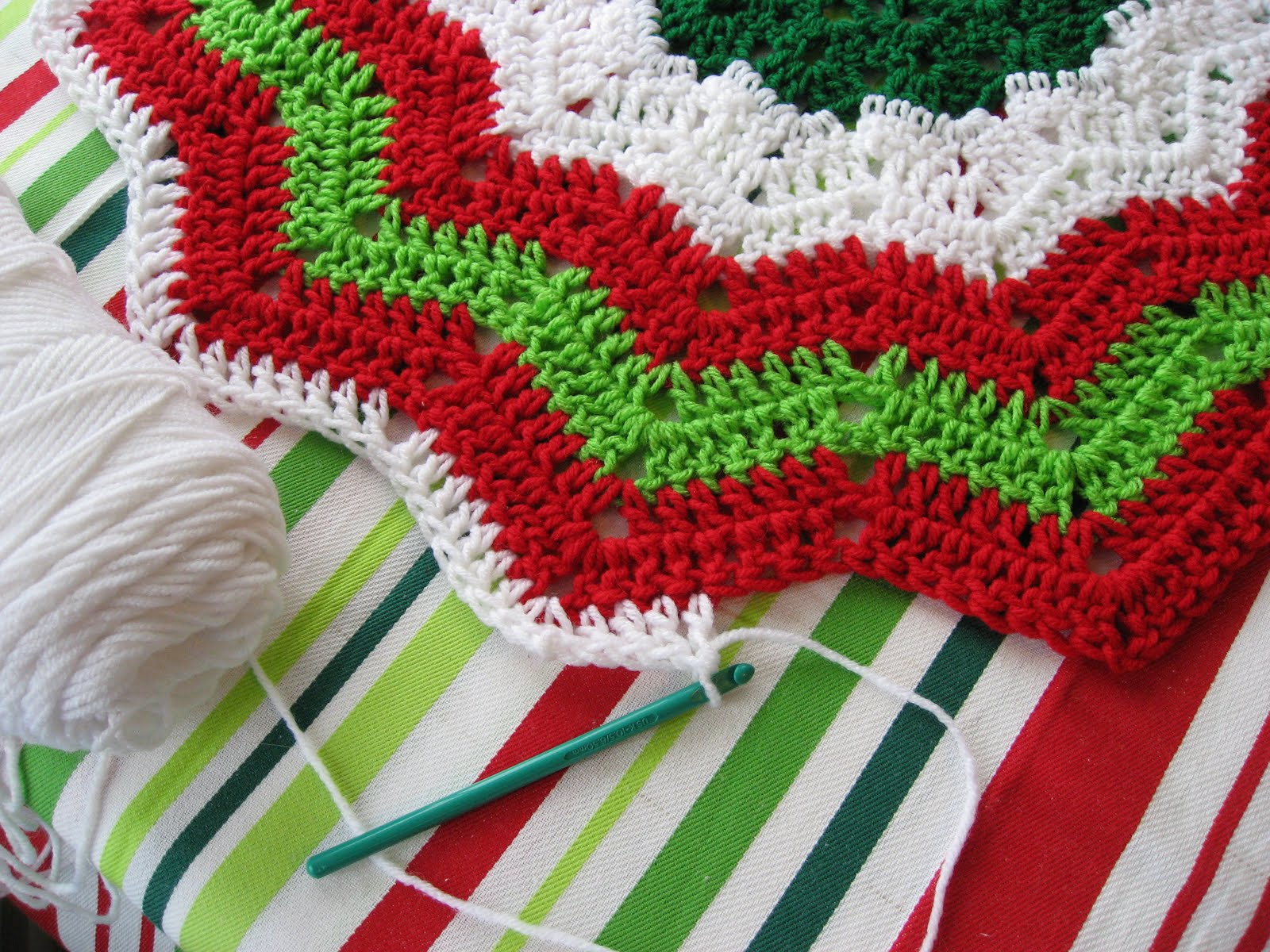 CHRISTMAS CROCHET PATTERN RIPPLE SKIRT TREE – Crochet Patterns